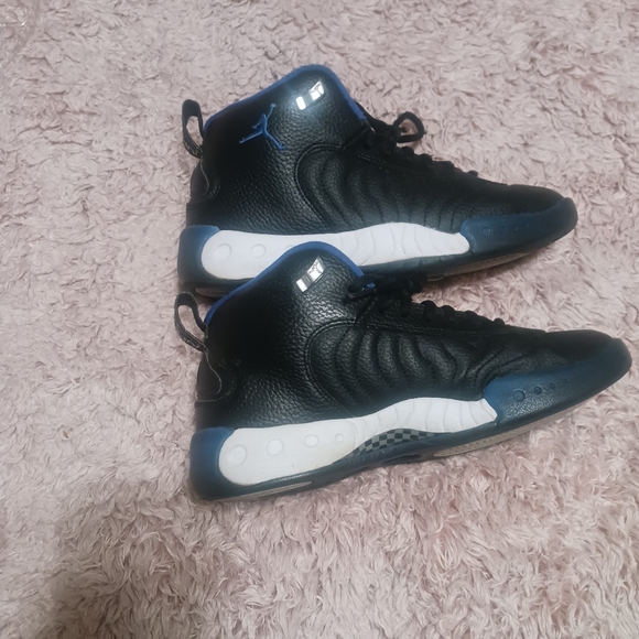 Jordán Jumpman # 907973-006 Size 7 Y Color" Black and Blue Used Good Condition - Picture 2 of 11